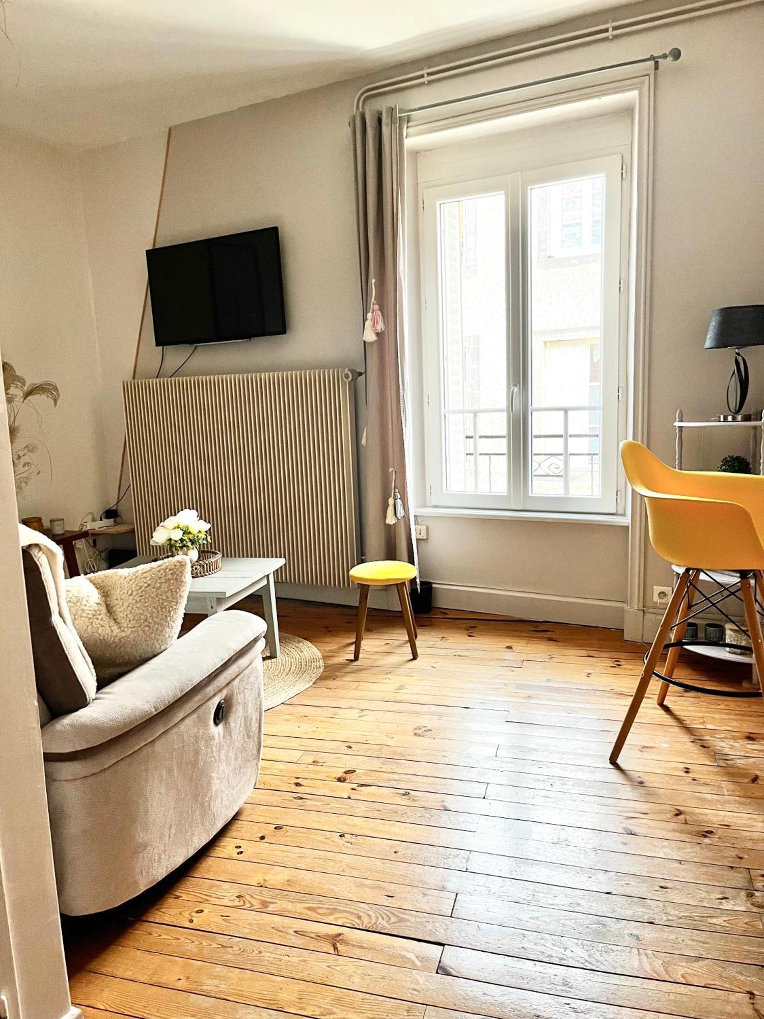 Appartement Cosy En Ville Haute Saint-Flour  Ngoại thất bức ảnh